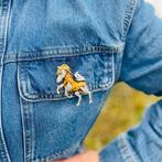Broche Vintage diamant, emaille, en smaragd prancerende, Handtassen en Accessoires, Antieke sieraden