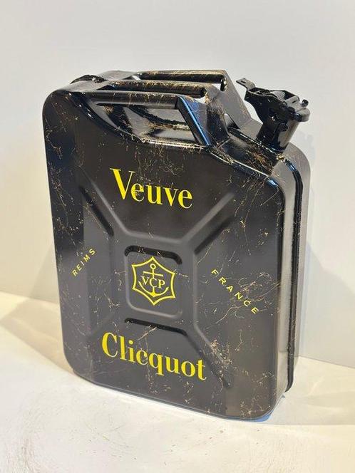 Rob VanMore - Oil Crisis Veuve Clicquot XL - 47cm, Antiek en Kunst, Kunst | Schilderijen | Modern