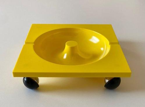 Renzo Mori Design - Asbak - Trotter - Hars - Met Wielen, Antiek en Kunst, Antiek | Meubels | Stoelen en Sofa's