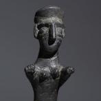 Élamite Figure féminine en bronze, 11,9 cm -17 cm avec