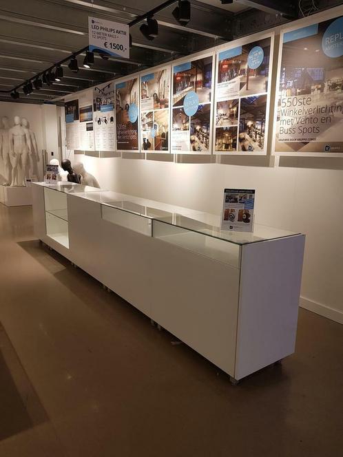 *TIP*  Moderne toonbank showroommodel 470 cm breed, Articles professionnels, Aménagement de Bureau & Magasin | Commerce & Inventaire