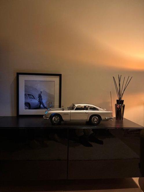 Eaglemoss 1:8 - Voiture miniature - Aston Martin DB5 - James, Hobby en Vrije tijd, Modelauto's | 1:5 tot 1:12