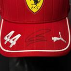 Ferrari - Formule 1 - Lewis Hamilton - 2025 - Pet, Verzamelen, Automerken, Motoren en Formule 1, Nieuw