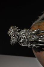 Vaas - Brons, Een Japanse bronzen vaas met een kronkelende, Antiek en Kunst