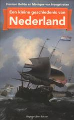 Een kleine geschiedenis van Nederland 9789035137684, Boeken, Verzenden, Zo goed als nieuw, Monique van Hoogstraten