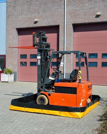 Opvangmat voor heftruck reparaties, lekkages en opslag. beschikbaar voor biedingen