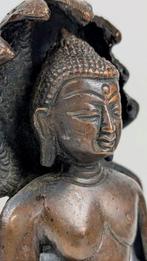Boeddha onder Bescherming Naga-koning Muchalinda. - Brons -