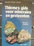 Thiemes gids voor mineralen en gesteenten 9789003957306, Boeken, Verzenden, Gelezen, Mottana