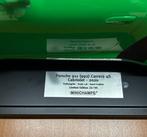 Minichamps 1:8 - Modelauto - Porsche 911 (992) Carrera 4S