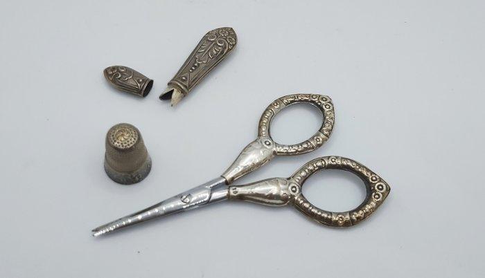 Naaiset (3) - Schaar, naaldenhouder, naald, Antiek en Kunst, Antiek | Zilver en Goud