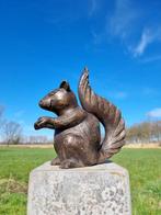 Figurine - A lifelike bronze squirrel - Bronze