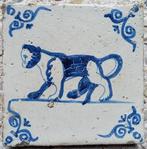 Tegel - Antieke Delftsblauwe tegel met leeuwin. - 1600-1650