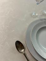 Prachtig velours satijnen tafelkleed met marmereffect. -