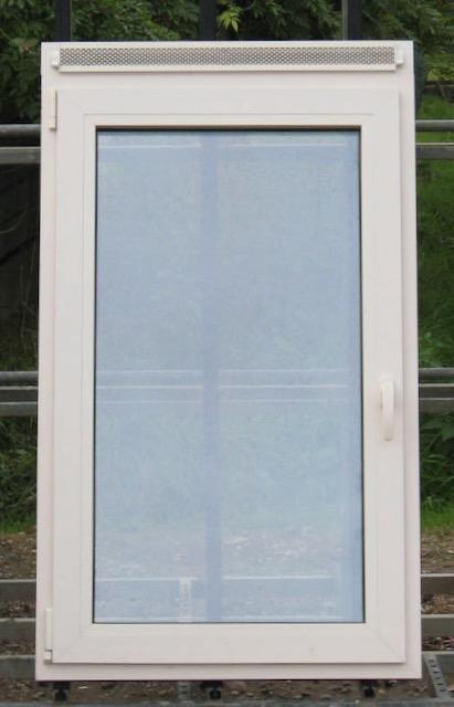 pvc raam , chassis , venster 83 x 141 creme / zwartblauw, Doe-het-zelf en Bouw, Raamkozijnen en Schuifdeuren, Ophalen of Verzenden