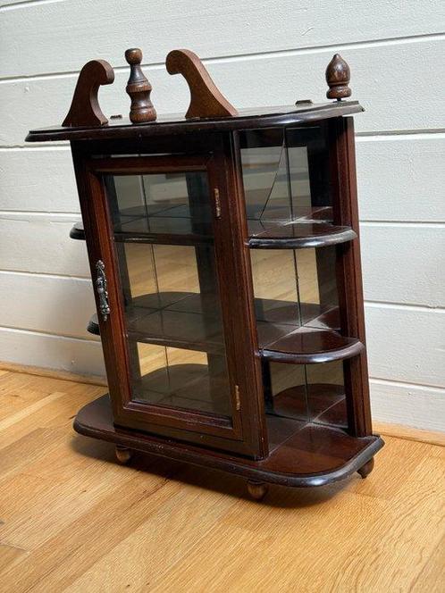 oisterwijk - Kast - Eik - Klein muurkastje, Antiek en Kunst, Curiosa en Brocante