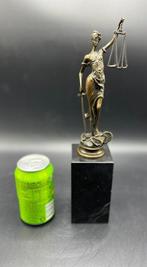 Beeldje - Van Vrouwe Justitia - 1,5 kg - Brons, Marmer