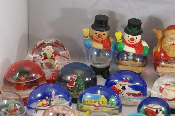 27x Snow globe kerstmis winter - Sneeuwbol sneeuwman, Antiek en Kunst, Antiek | Speelgoed