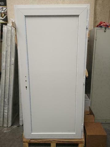 PVC buitendeuren 98x200 ideaal voor garage, schuur STOCK beschikbaar voor biedingen