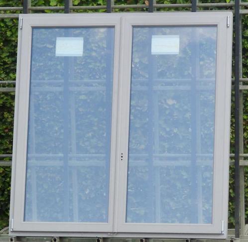 pvc raam , chassis 165 x 172 signaalgrijs met 3 dubbel glas, Doe-het-zelf en Bouw, Raamkozijnen en Schuifdeuren, Inclusief glas