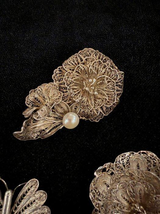 Zilver, Magnifieke van 4 antieke zilveren filigree broches –, Antiek en Kunst, Curiosa en Brocante