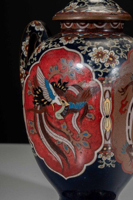 Vaas - Emaille, Een cloisonné potiche vaas afgebeeld met een, Antiek en Kunst, Antiek | Overige Antiek