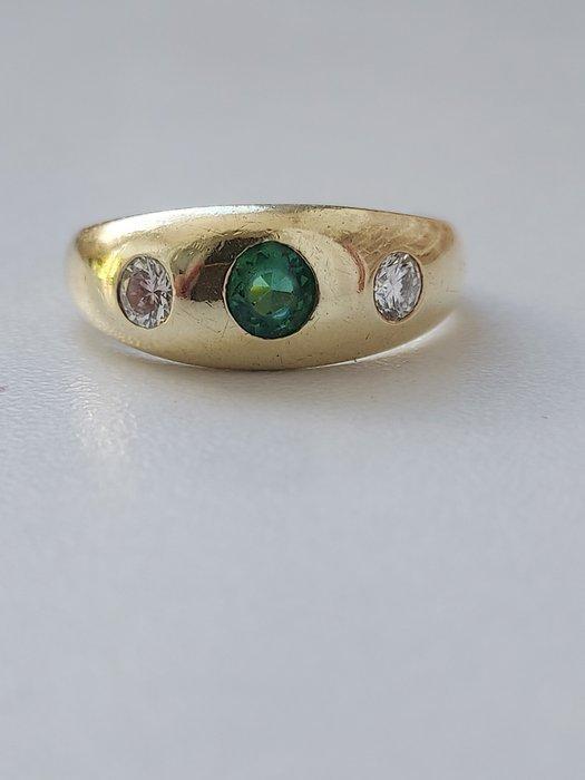 Verlovingsring - 14 karaat Geel goud - 0.70ct. tw. Smaragd -, Handtassen en Accessoires, Antieke sieraden