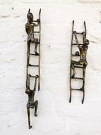 Sculpture, Wall art - climbing ladders - 42 cm - Bronze, Antiek en Kunst