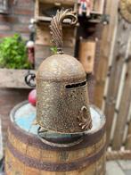 Decoratief ornament - decoratieve ridderhelm - Europa