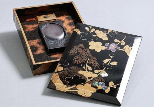 Plum Blossom and Bamboo Maki-e Suzuribako (Writing Box) Set, Antiek en Kunst, Antiek | Overige Antiek