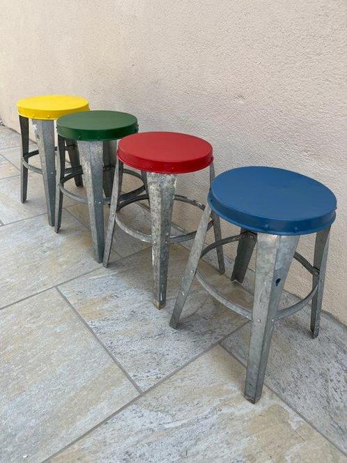 Kruk - Metaal - Vier volledig gegalvaniseerde metalen, Antiek en Kunst, Kunst | Designobjecten