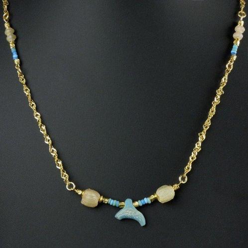 Romain antique Collier avec Lunula romain et perles de verre, Handtassen en Accessoires, Antieke sieraden