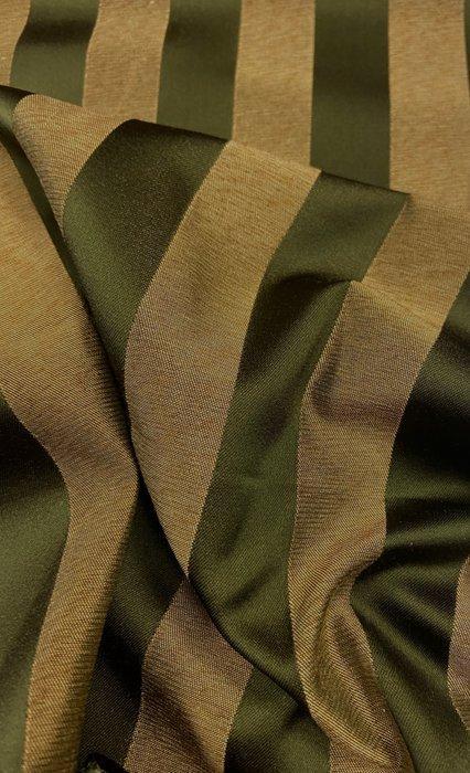 Gladde en zijdezachte stof met verticale strepen. - Textiel, Antiek en Kunst, Antiek | Tapijten, Tafelkleden en Textiel