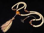 Boeddhistische mala ketting gemaakt met antieke kralen. -