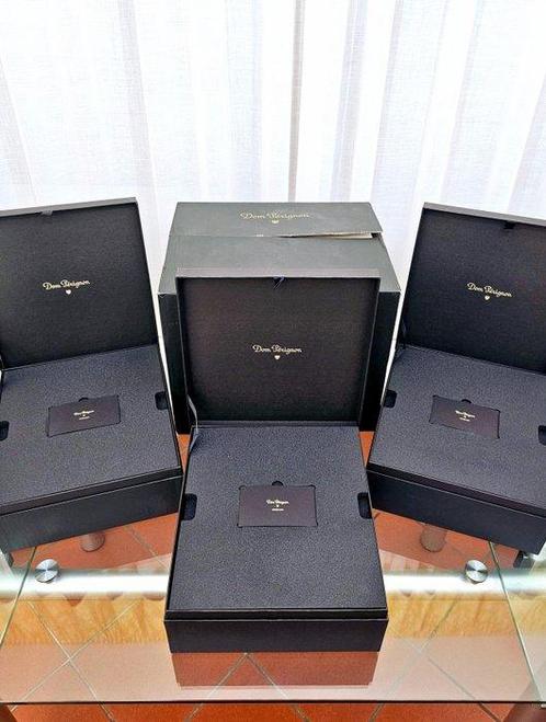 2013 Dom Pérignon, Special Giftbox including 2 glasses by, Verzamelen, Wijnen