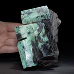 Smaragd in biotietmatrix - Smaragdgroene kristallen in