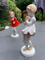 Metzler & Ortloff - Figurine - Girl Holding Flower (7272) &, Antiek en Kunst