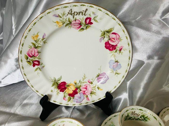 Tafelservies (17) - Flowers of the month - Beenderporselein, Antiquités & Art, Antiquités | Meubles | Tables