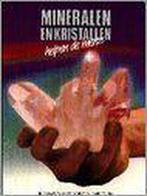 Mineralen En Kristallen Helpen De Mens 9789071385018, H.E. Kingsni, Zo goed als nieuw, Verzenden