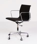 ICF - Charles & Ray Eames - Chaise - EA117 - Aluminium,