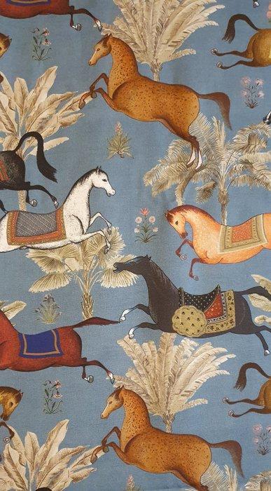 Raro tessuto Orientale con cavalli in corsa - 600x140cm -, Antiquités & Art, Art | Objets design