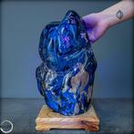 Prachtig natuurlijk rood en blauw amber Freeform op stand-, Verzamelen