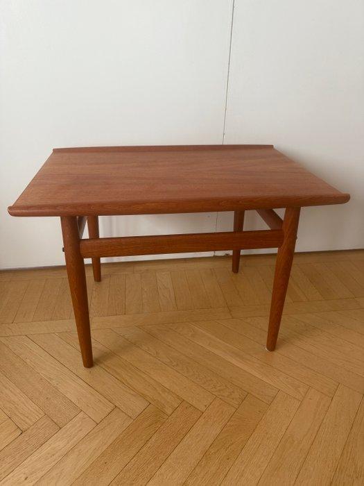Glostrup - Grete Jalk - Bijzettafel - nr.4 - Teak, Antiek en Kunst, Antiek | Meubels | Stoelen en Sofa's