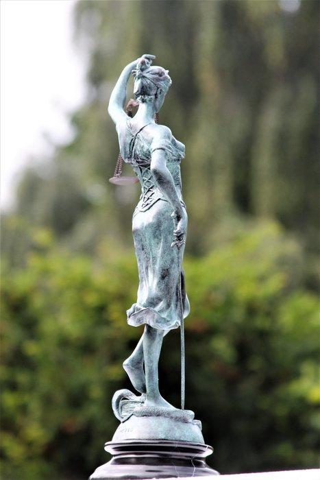 sculptuur, vrouw justitia - 41 cm - brons marmer, Antiquités & Art, Art | Objets design