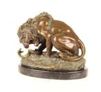 Sculpture, Beautiful Premium Bronze Sculpture of a Lion and, Antiquités & Art