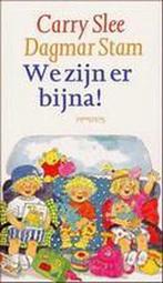 We zijn er bijna! 9789085196327 Carry Slee, Boeken, Verzenden, Gelezen, Carry Slee