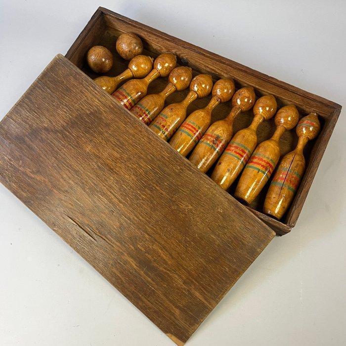 Decoratief ornament (12) - Antiek Houten kegelspel of, Antiek en Kunst, Curiosa en Brocante