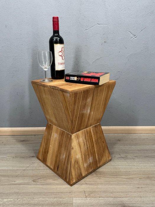 Geometrische houten kruk / bijzettafel in sculpturaal design, Antiek en Kunst, Kunst | Designobjecten