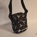 Karl Lagerfeld - K/ETCH SP GUITAR CROSSBODY - Pochette, Handtassen en Accessoires, Tassen | Damestassen, Nieuw