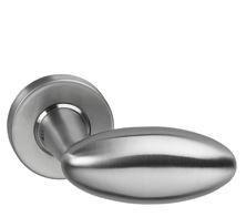 Intersteel deurklink Golfclub op rozet met ring met veer rvs, Bricolage & Construction, Serrurerie de bâtiment & Dispositif de fermeture