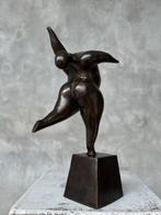 sculptuur, NO RESERVE PRICE - Voluptuous Dancing Lady Statue